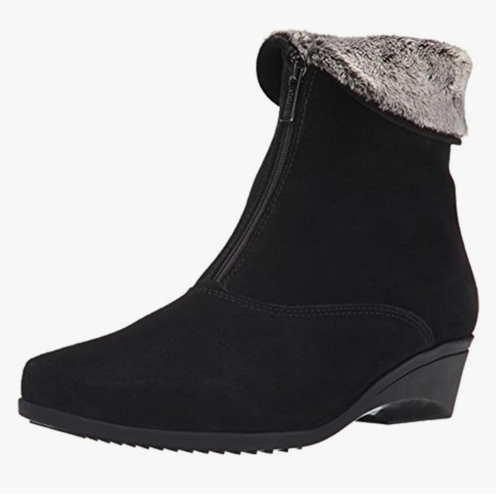 La CANADIENNE Black Boots with Silver Fur Accent